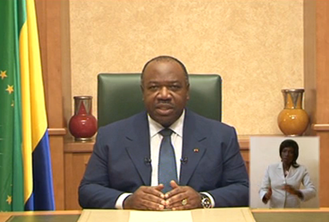Le président Ali Bongo durant son allocution télévisée du 31 décembre 2013. © Gabonreview